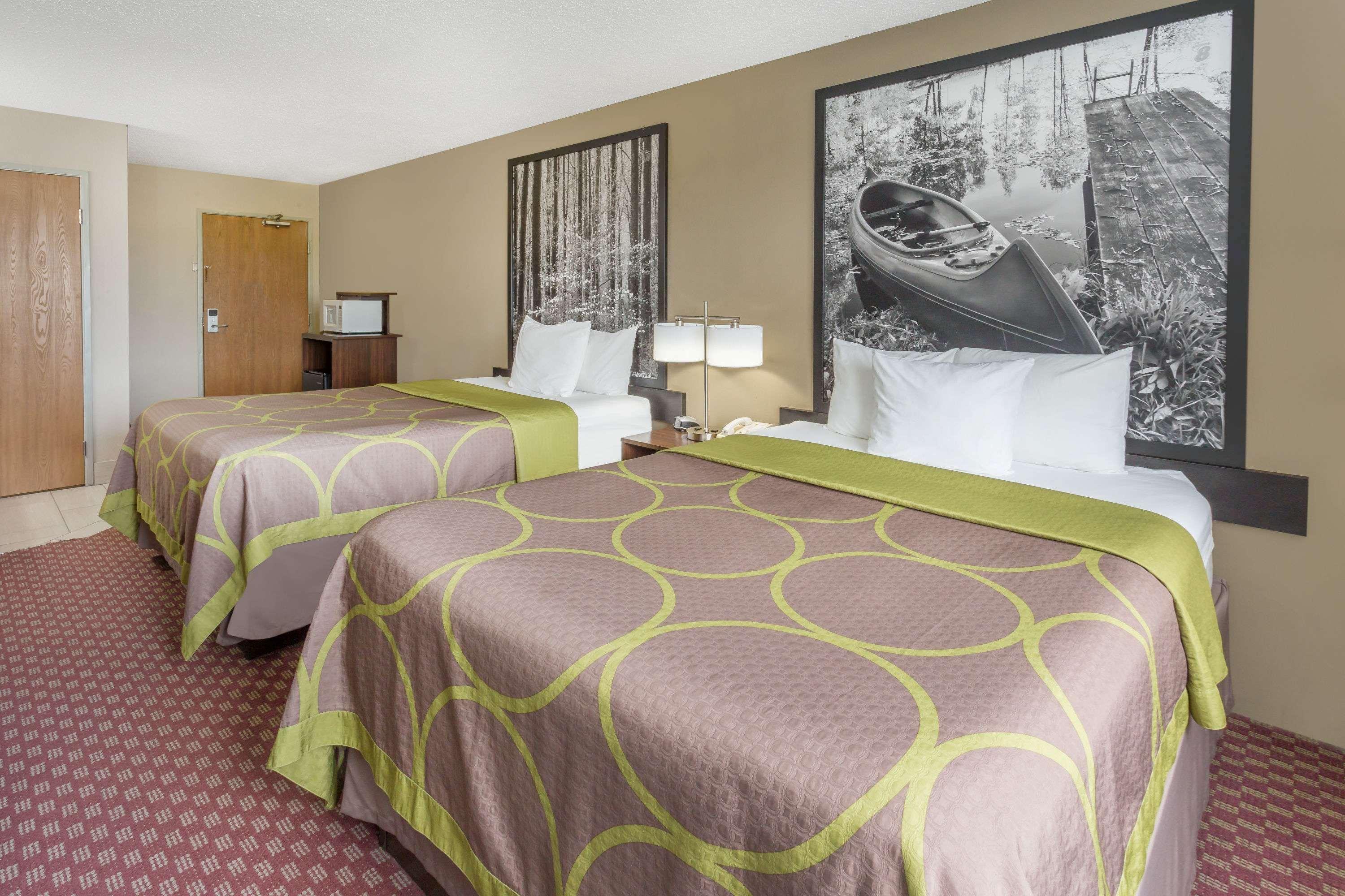 Super 8 By Wyndham Hebron Lowell Area Kültér fotó
