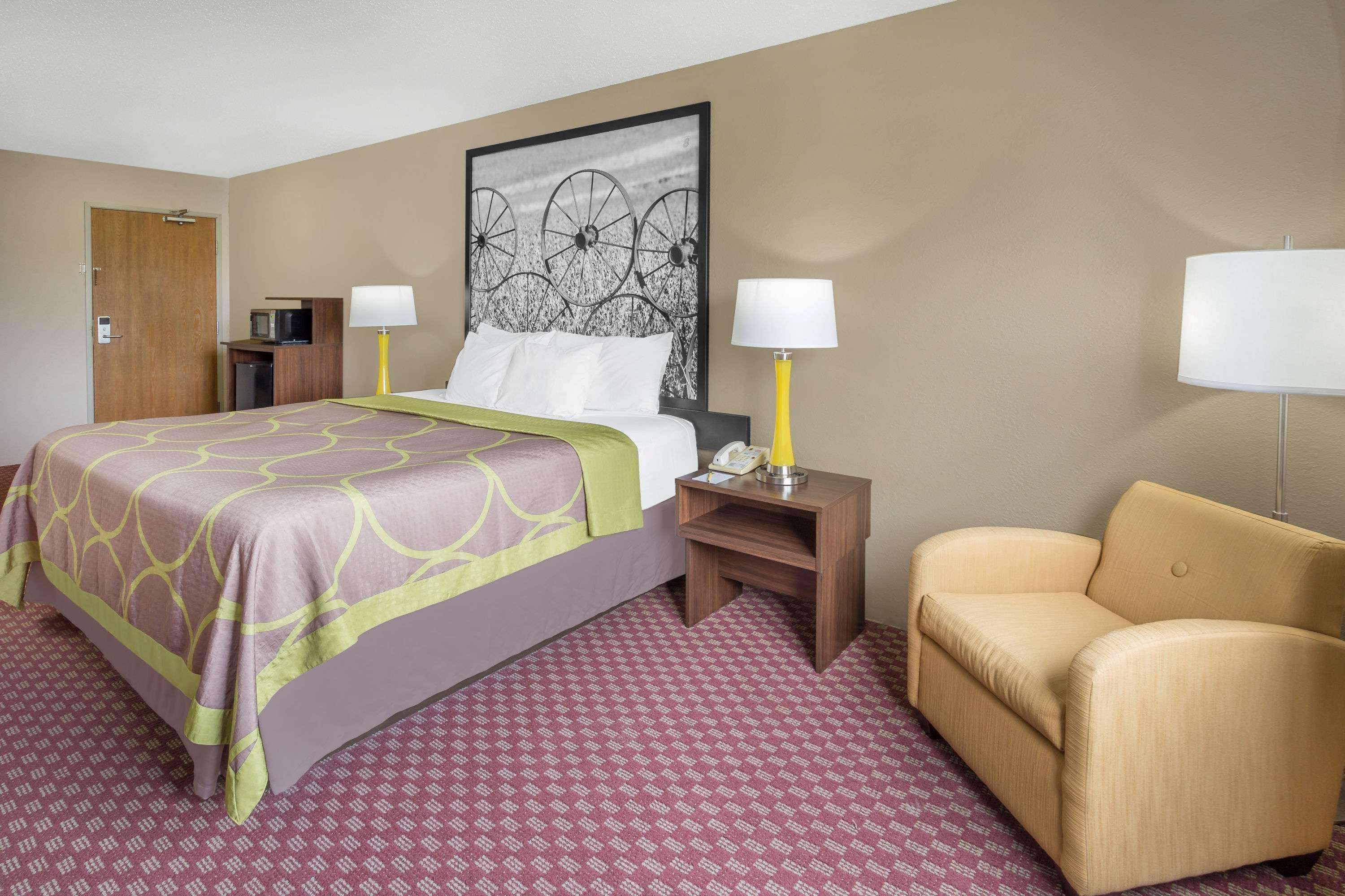 Super 8 By Wyndham Hebron Lowell Area Kültér fotó